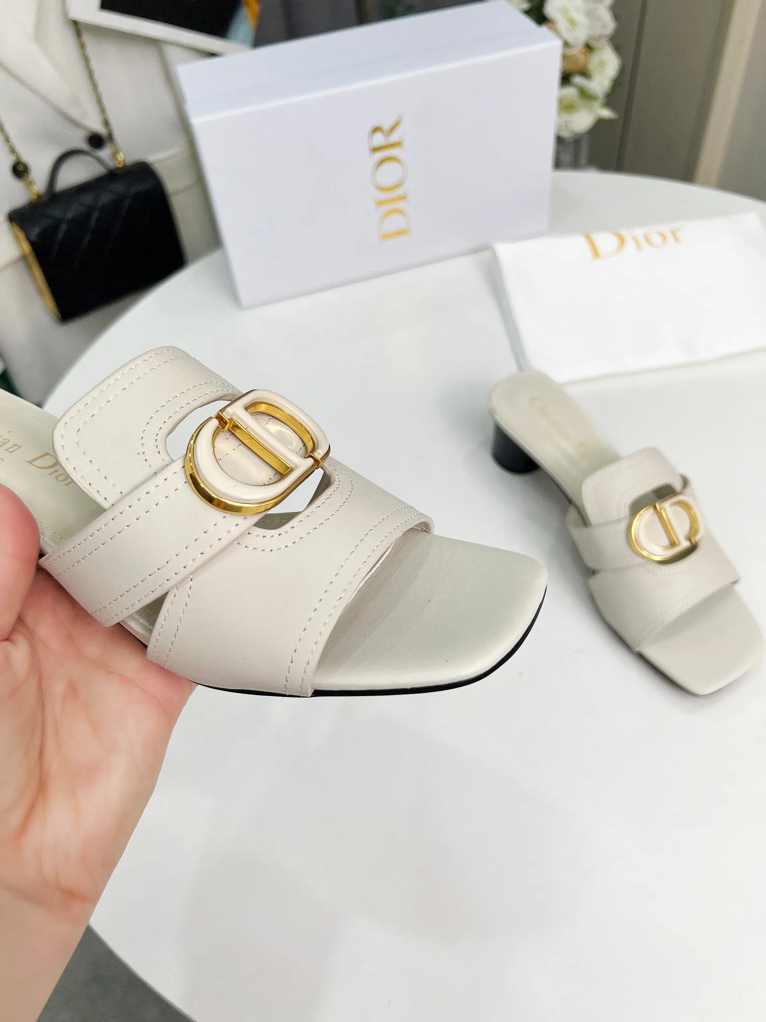 👟👟Ex-factory price 380👟👟 Genuine leather bottom +30 Dior spring and summer new style, cowhide surface, sheepskin lining + double-layer buckle, heel height 4.5cm, size 35-42
